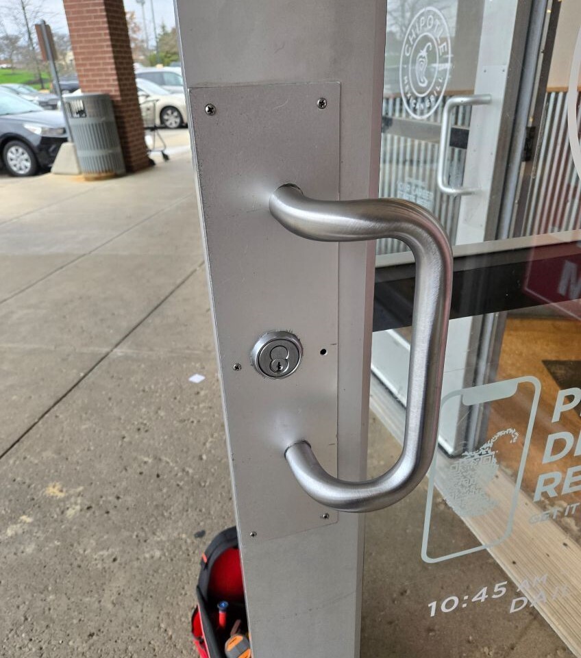Door lock and handle